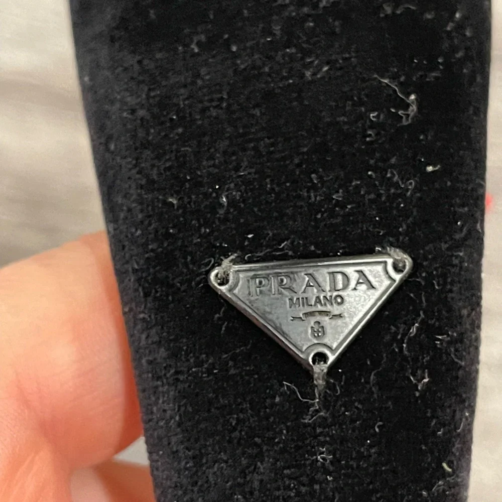 Velvet Prada hair accessory‎